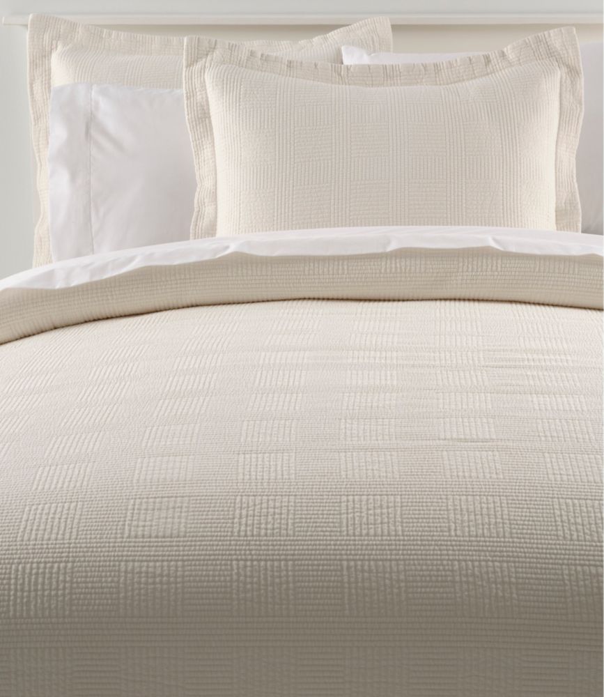 Daily Lifestyle Vintage Matelassé Coverlet for Bedroom Entryway and Everyday Home Comfort