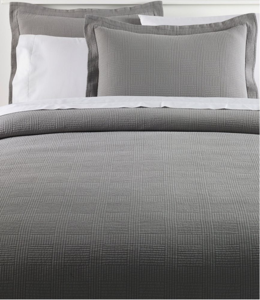 Daily Lifestyle Vintage Matelassé Coverlet for Bedroom Entryway and Everyday Home Comfort