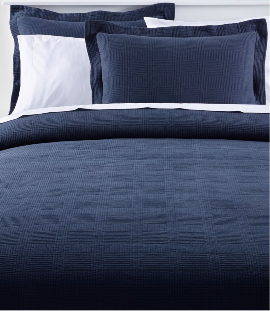 Daily Lifestyle Vintage Matelassé Coverlet for Bedroom Entryway and Everyday Home Comfort