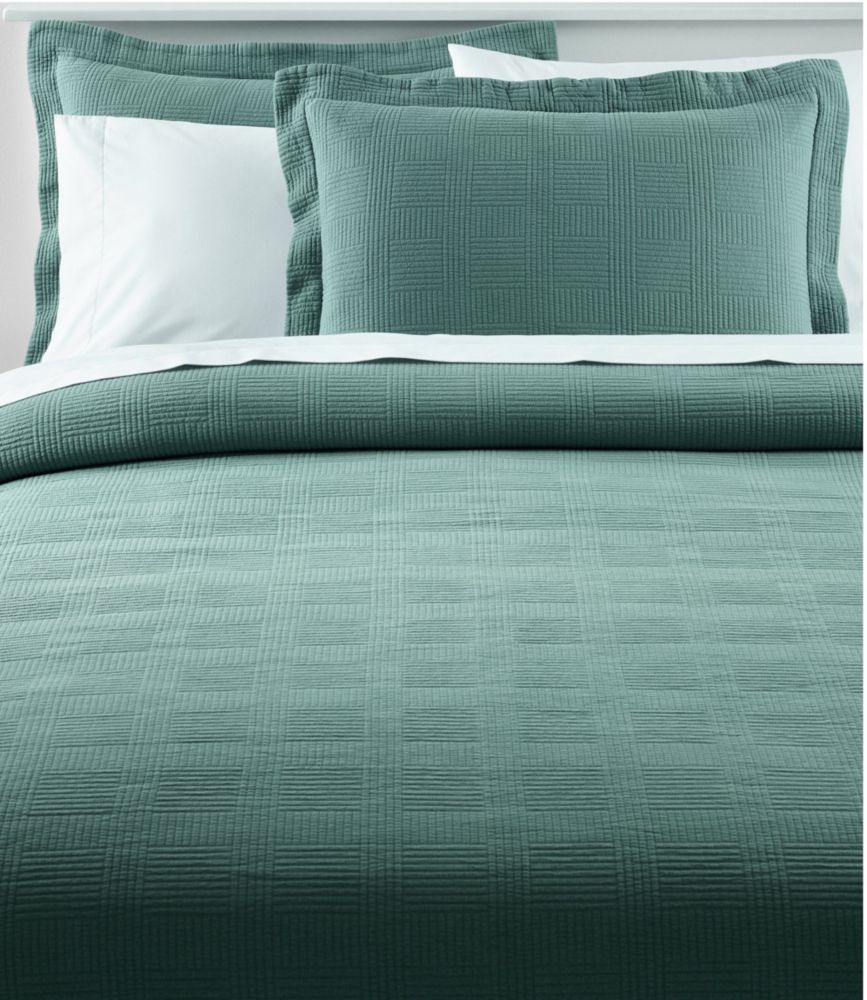 Daily Lifestyle Vintage Matelassé Coverlet for Bedroom Entryway and Everyday Home Comfort