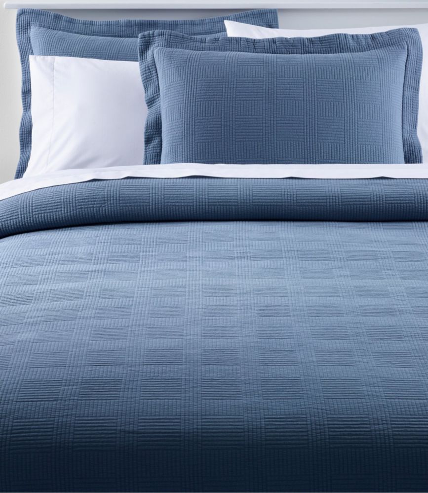 Daily Lifestyle Vintage Matelassé Coverlet for Bedroom Entryway and Everyday Home Comfort
